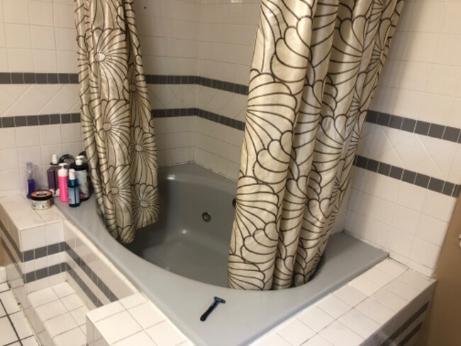 Building Photo - 628 Wilson Ave S