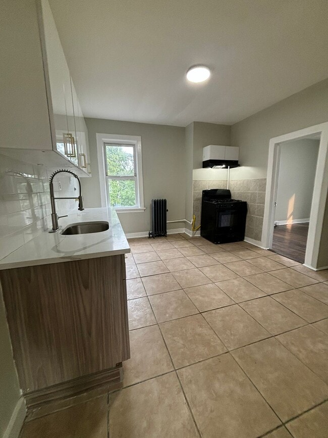 262 Ellis Ave 6 - 263 Ellis Ave