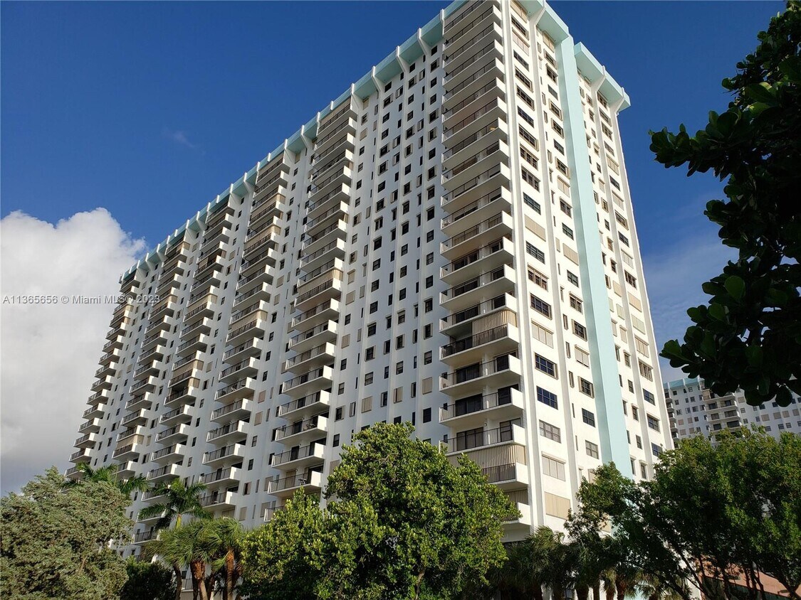1201 S Ocean Dr Unit 319S, Hollywood, FL 33019 Condo for Rent in