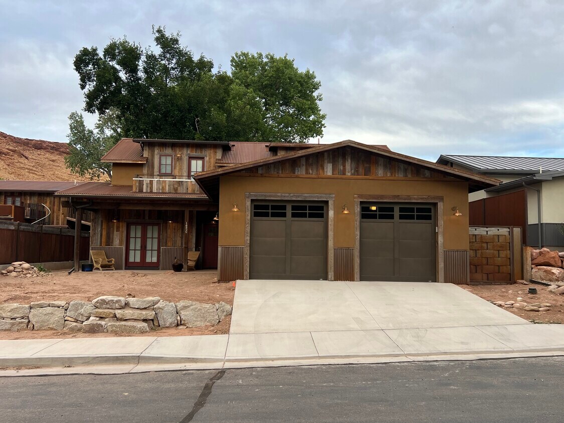 Primary Photo - 1286 Dream Dr