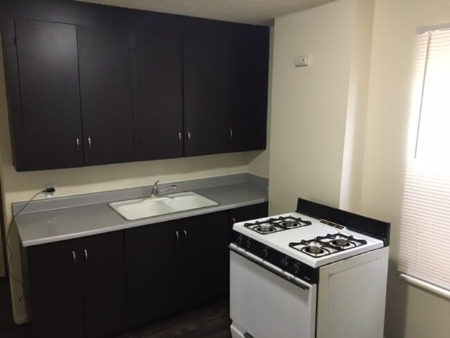 Building Photo - 560 S 600 E