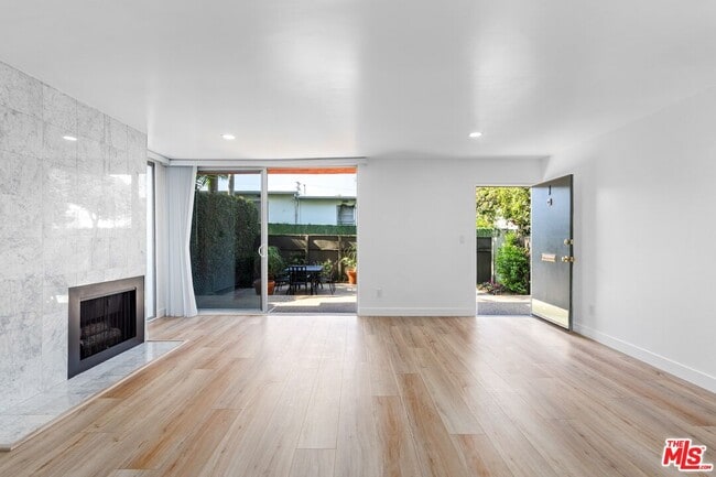 Building Photo - 122 Buccaneer St