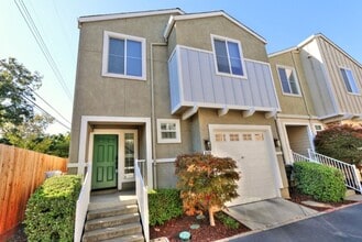 Building Photo - 3428 Trio Ln