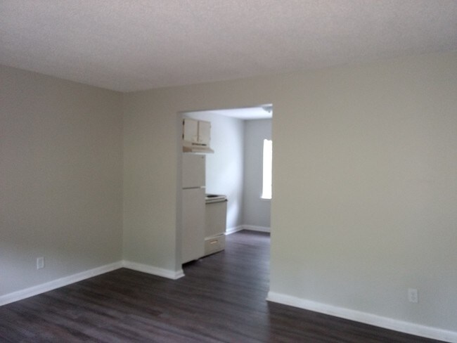 Building Photo - 207 Valley View Ave