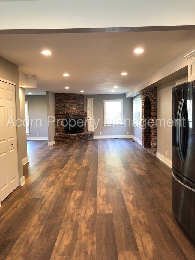 Building Photo - 11735 SE Zion Hill Dr