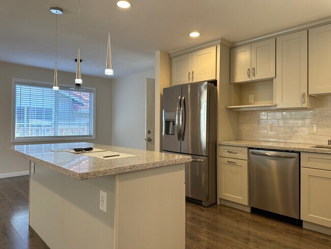 Building Photo - 10845 E Estates Dr