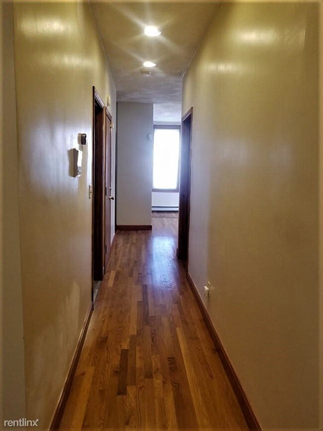 Foto del edificio - 4 br, 2 bath Townhome - 45 Brook Ave
