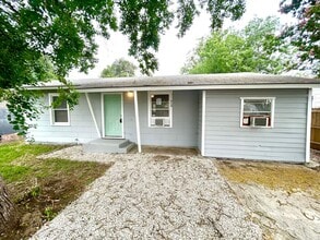 Building Photo - 218 La Manda Blvd