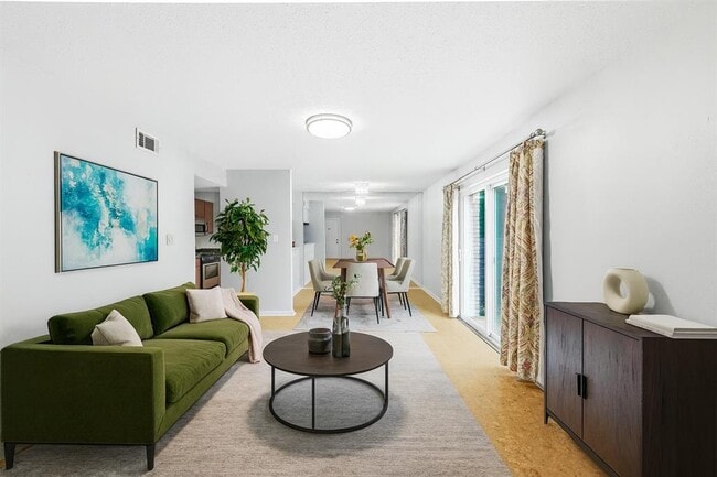 Foto del edificio - 7801 Shoal Creek Blvd