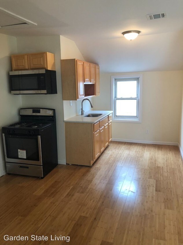 Primary Photo - 16 N 5th St