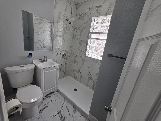 Foto del edificio - 1271 N 43rd St
