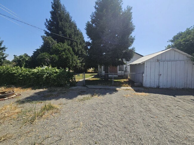Building Photo - 3 Bedroom 1 Bath House For Rent in Orland!