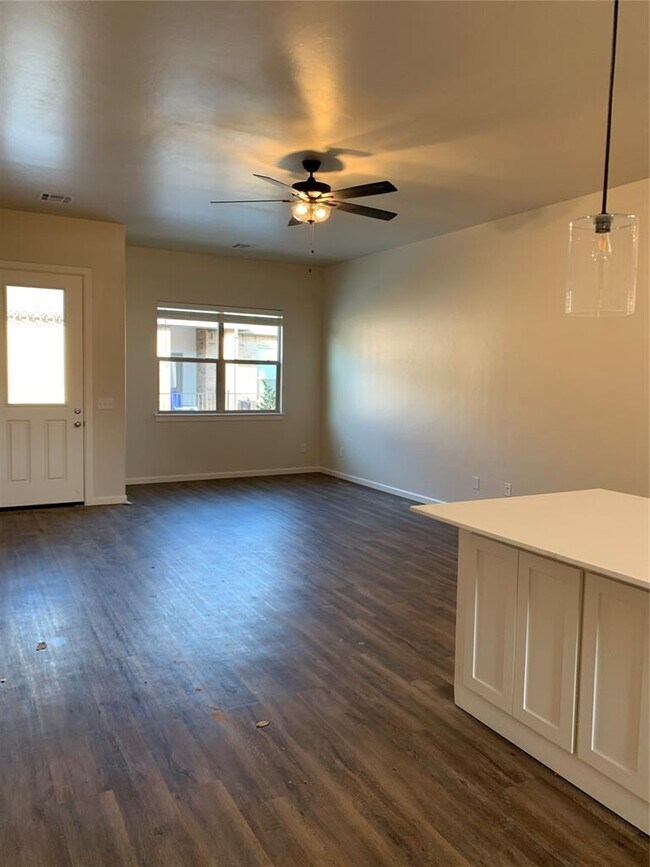 Building Photo - 3305 Enclave Pl