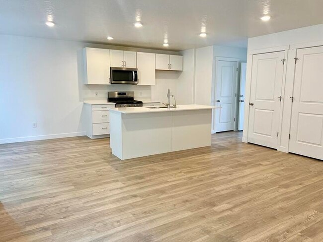 Photo - 8593 W Meadow Bank Wy Townhome