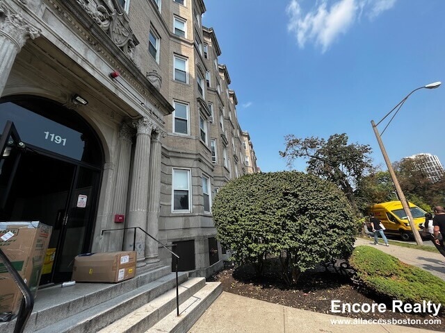 Building Photo - 1191 Boylston St