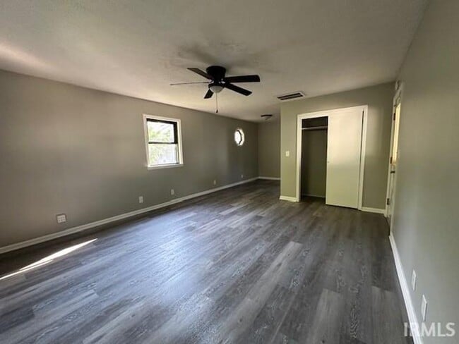 Building Photo - 4 Bedroom, 2 Bath Home with Fenced Yard