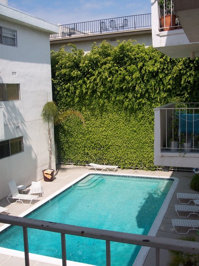 Pool Lounge area - 960 Larrabee St