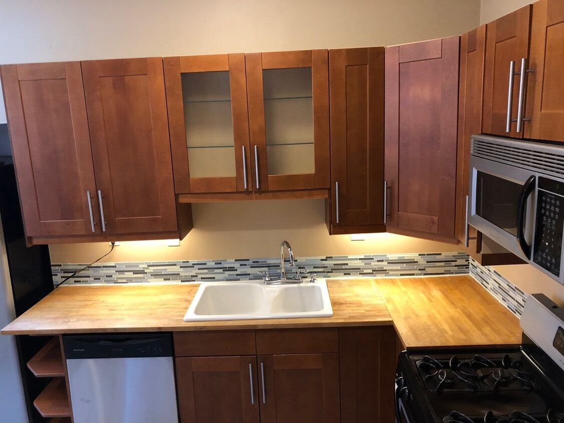 Primary Photo - 3 Bedroom Arlington / Southside Slopes Tow...