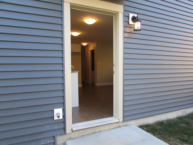 Building Photo - 177 Armins Pl