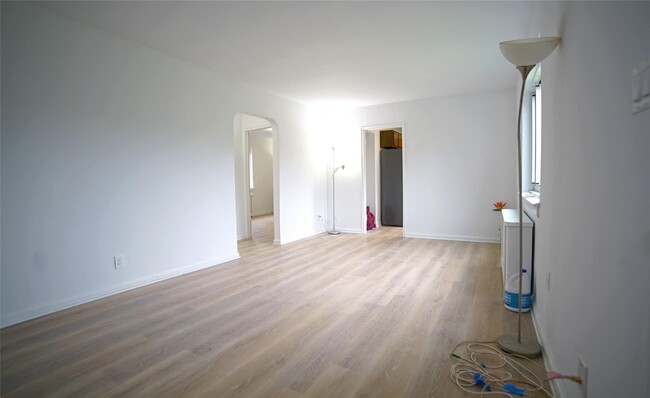 Building Photo - 72-19 Little Neck Pkwy
