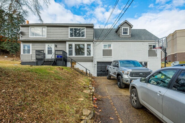 Building Photo - 527 Orchard Drive