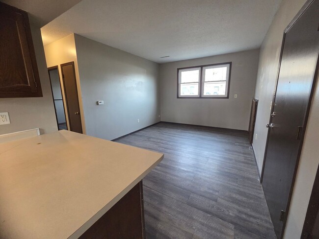 Building Photo - 2 bed lower level apartment