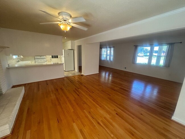 Building Photo - 1015 Walters Ln