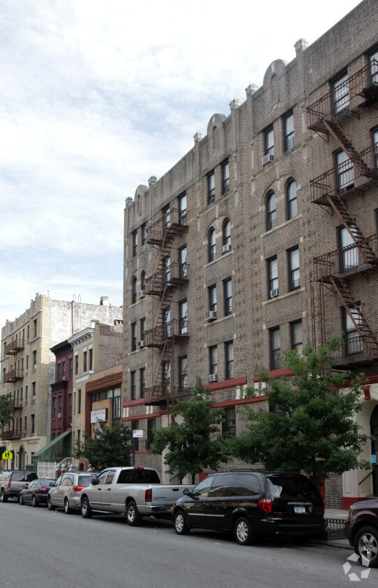 Building Photo - 555-557 W 187th St