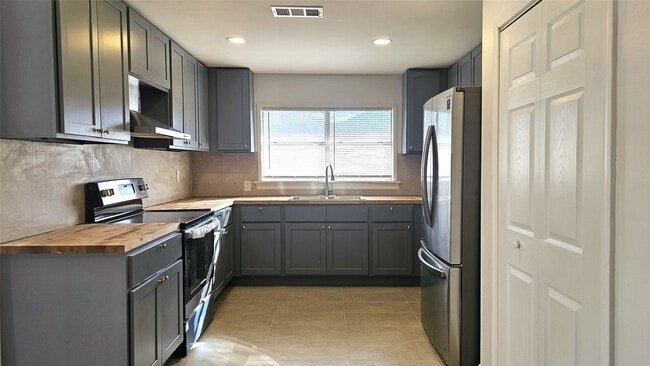 Building Photo - 1202 Dyer Ave