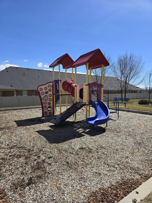 Building Photo - Centrally Located Condo with Garage!