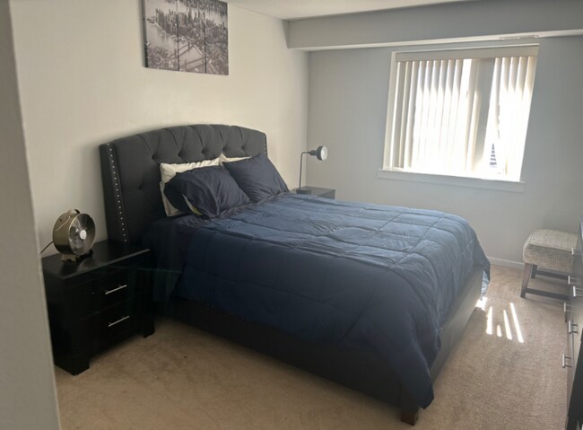 Foto del edificio - 1025 N Madison St
