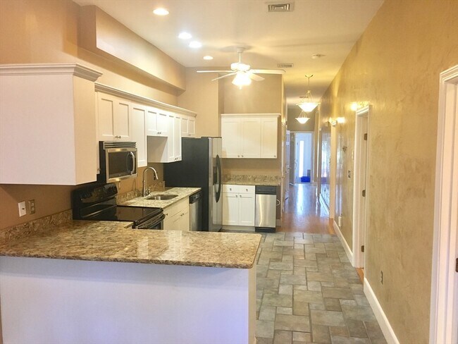 Foto del edificio - 617 E 3rd St