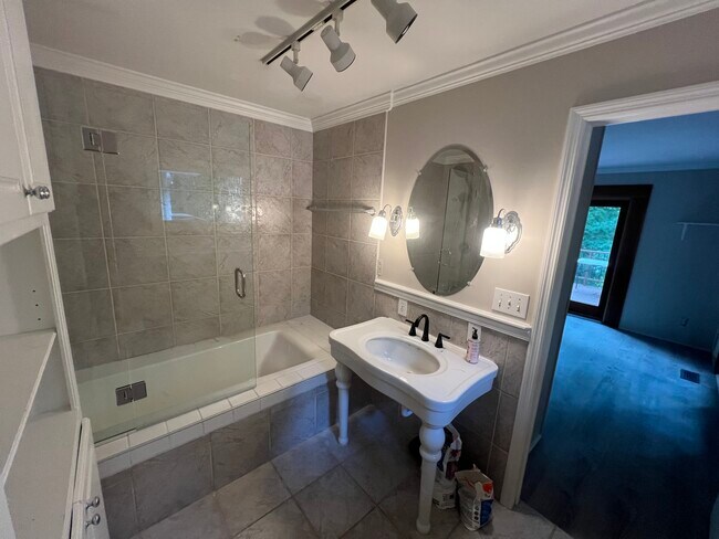 Foto del edificio - 5948 Edgewood Cir