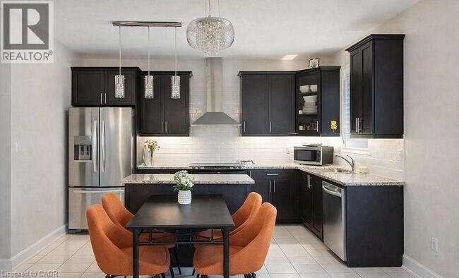 Photo du bâtiment - 945 Farmstead Dr