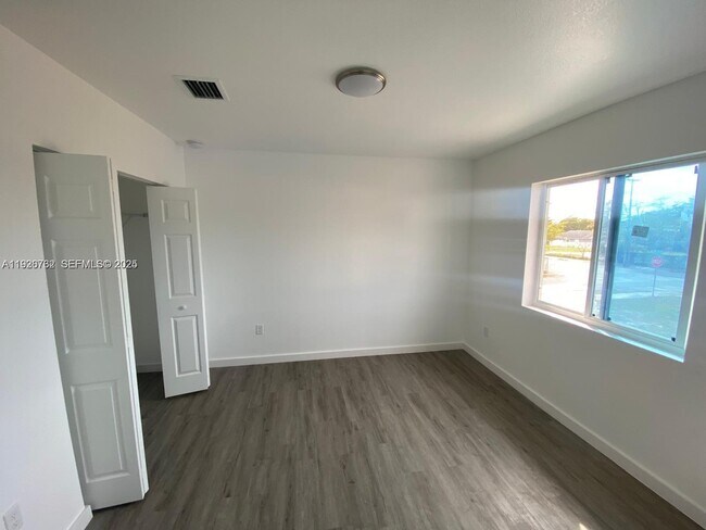 Foto del edificio - 1783 NW 65th St