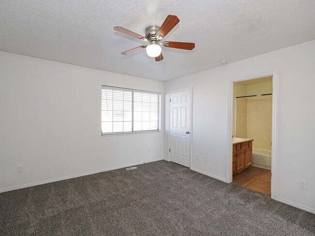 Building Photo - RES_LI_1683