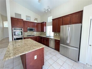Building Photo - 20 Staghorn St
