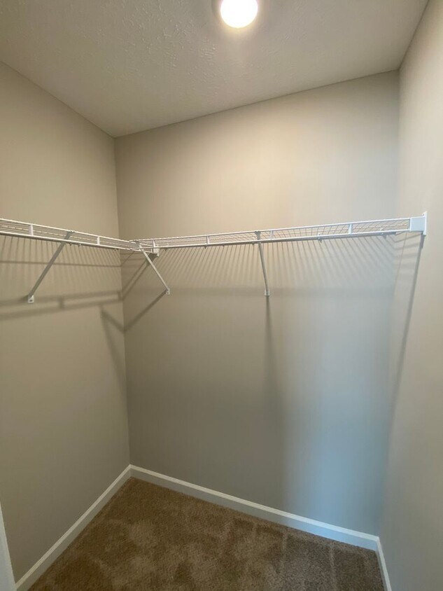 Like New Luxury Townhome! 3 BR, 2.5 BA, 1 Car Garage, Pool, Dog Park, and More! - Like New Luxury Townhome! 3 BR, 2.5 BA, 1 Car Garage, Pool, Dog Park, and More!