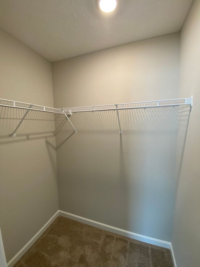 Like New Luxury Townhome! 3 BR, 2.5 BA, 1 Car Garage, Pool, Dog Park, and More! - Like New Luxury Townhome! 3 BR, 2.5 BA, 1 Car Garage, Pool, Dog Park, and More!