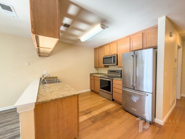 Foto del edificio - Gated Community, 3 Bed Condo!