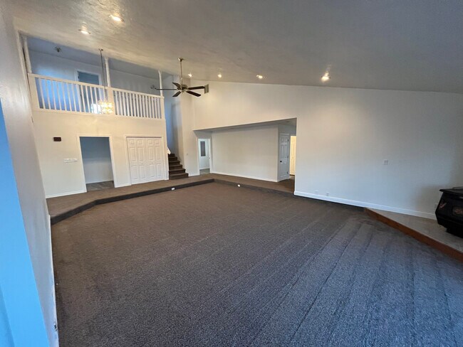 Building Photo - 130 E 450 S