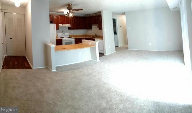 Building Photo - 12309 Silvergate Way