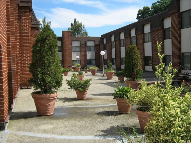 Foto del edificio - 142 McGlynn Pl