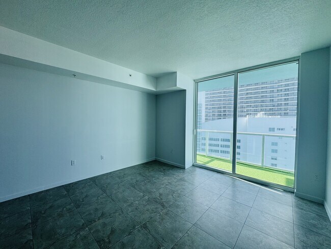 Foto del edificio - 1900 N Bayshore Dr