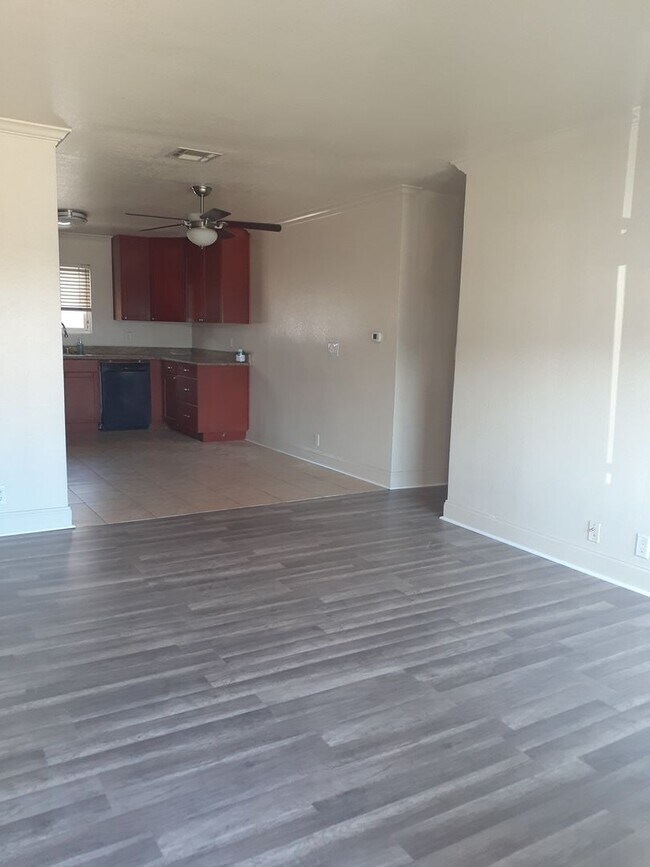 Building Photo - OAKDALE #9