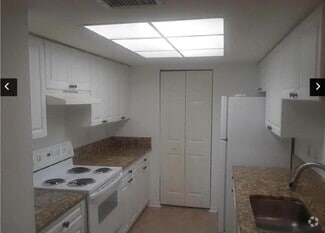 Building Photo - 100 Crestwood Ct N