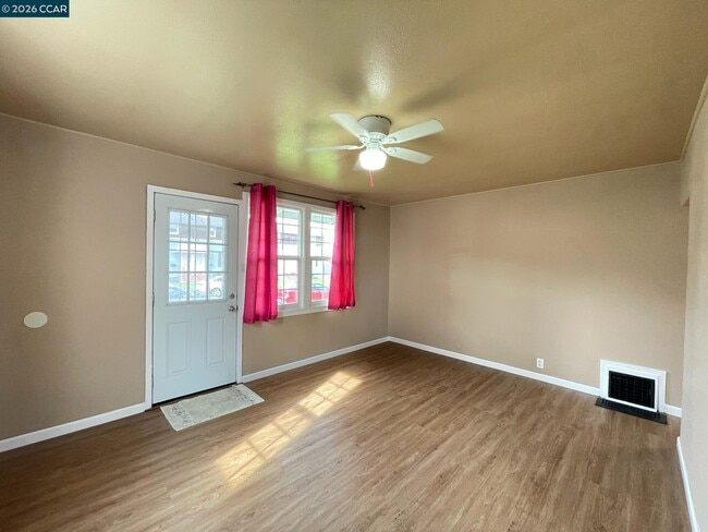 Building Photo - 25 Baldwin St