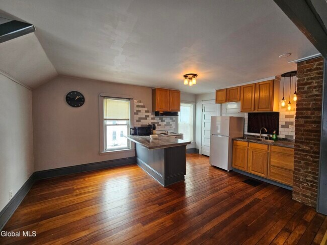 Foto del edificio - 51 Sacandaga Rd