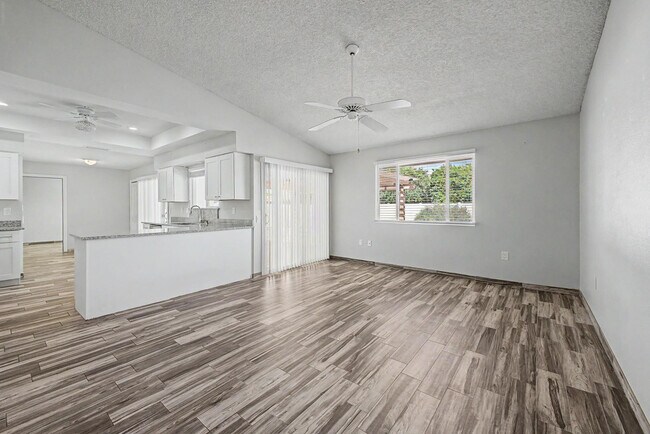 Foto del edificio - 12714 W Crystal Lake Dr