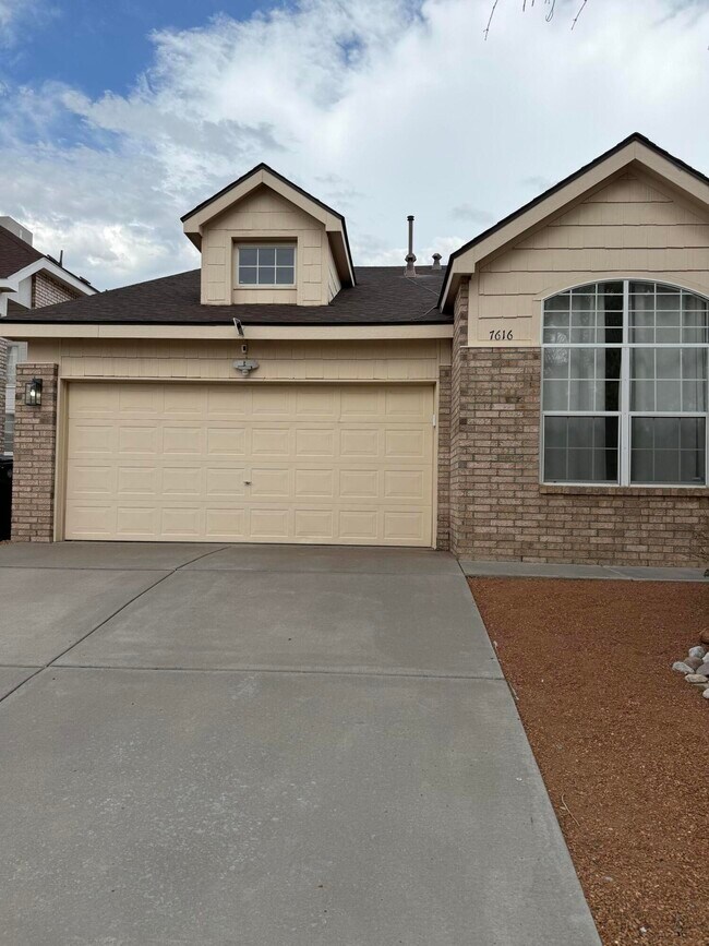 Foto del edificio - 7616 Copperfield Dr NE